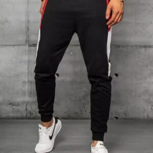 Pohodlné tepláky v čiernej farbe