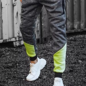 Zaujímavé pohodlné  tmavošedé tepláky