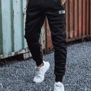 Trendy čierne tepláky s nápisom